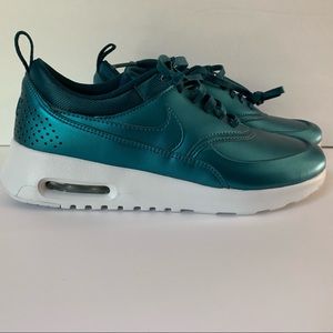 Nike Shoes - Nike women’s AirMax sneaker Nike Shoes - Nike women’s AirMax sneaker